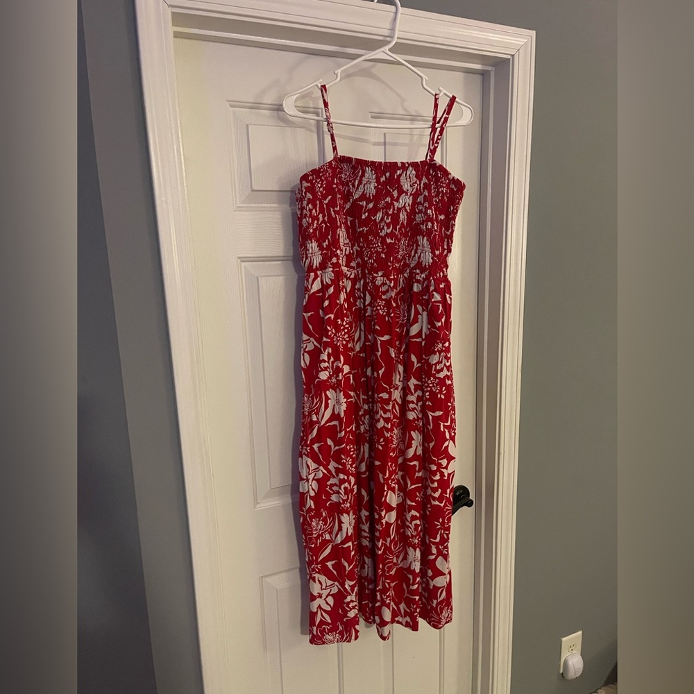 Old navy beautiful smocked style summer dress. Straps removable size xxl